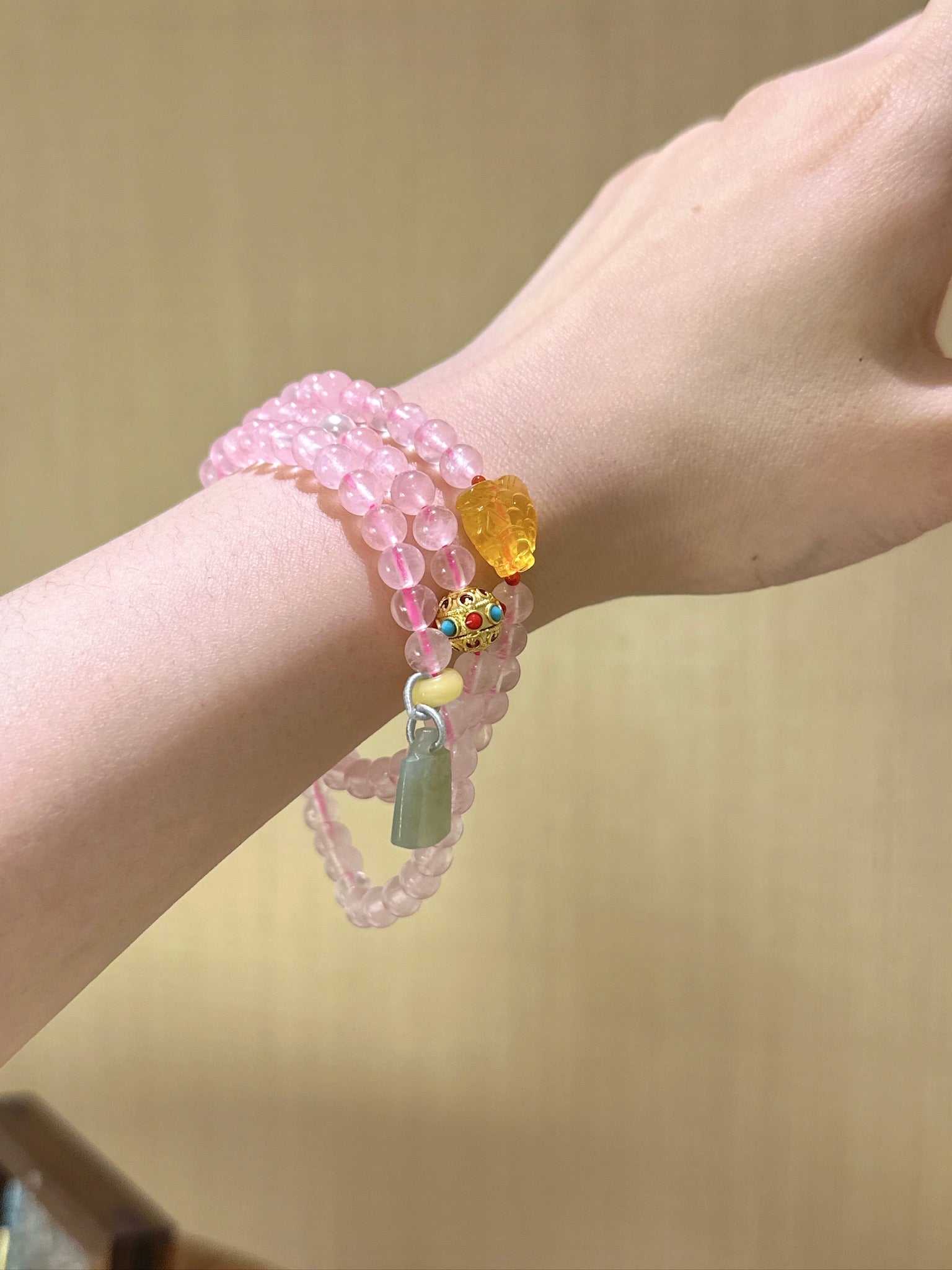 ▫️▪️ Pink crystal beeswax and Tian jade bracelet